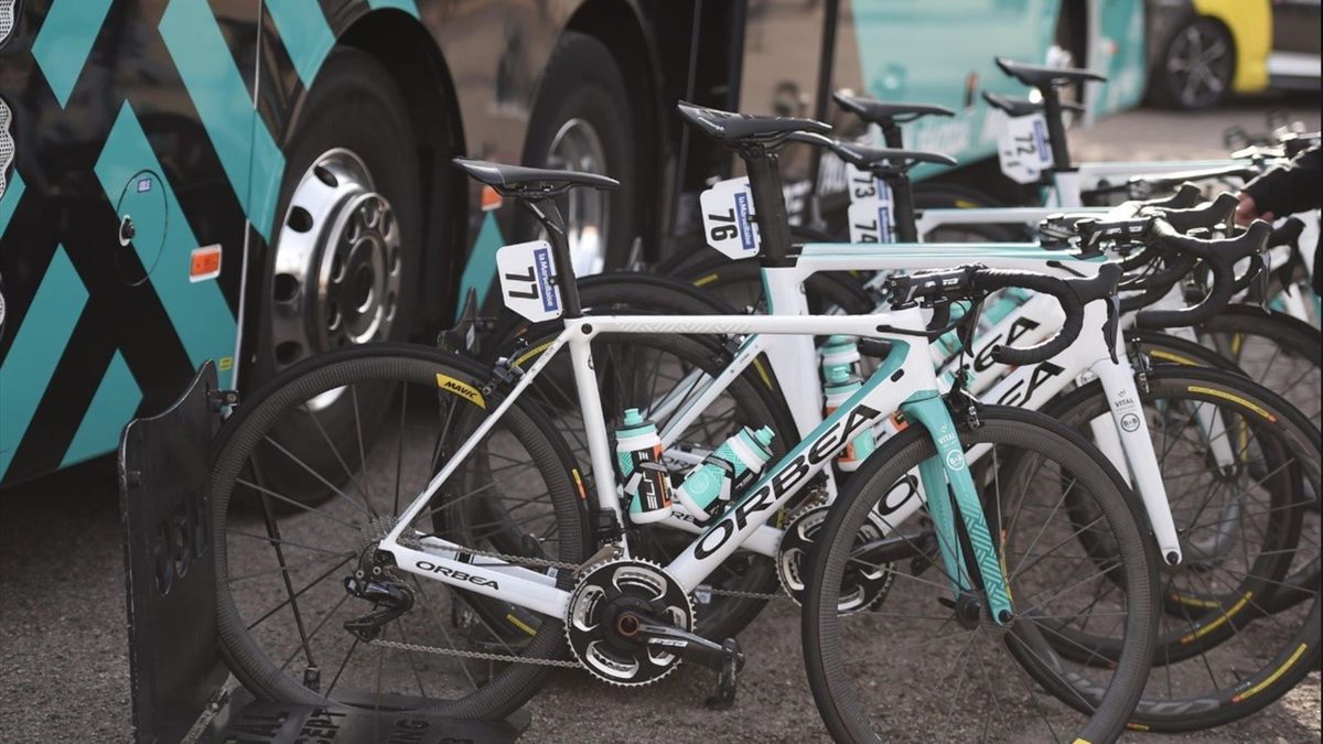 Atento Requisitos Segundo grado 😡👀 Vuelta a Andalucia 2019: Roban doce bicicletas al Vital Concept, que  seguirá en carrera - Eurosport