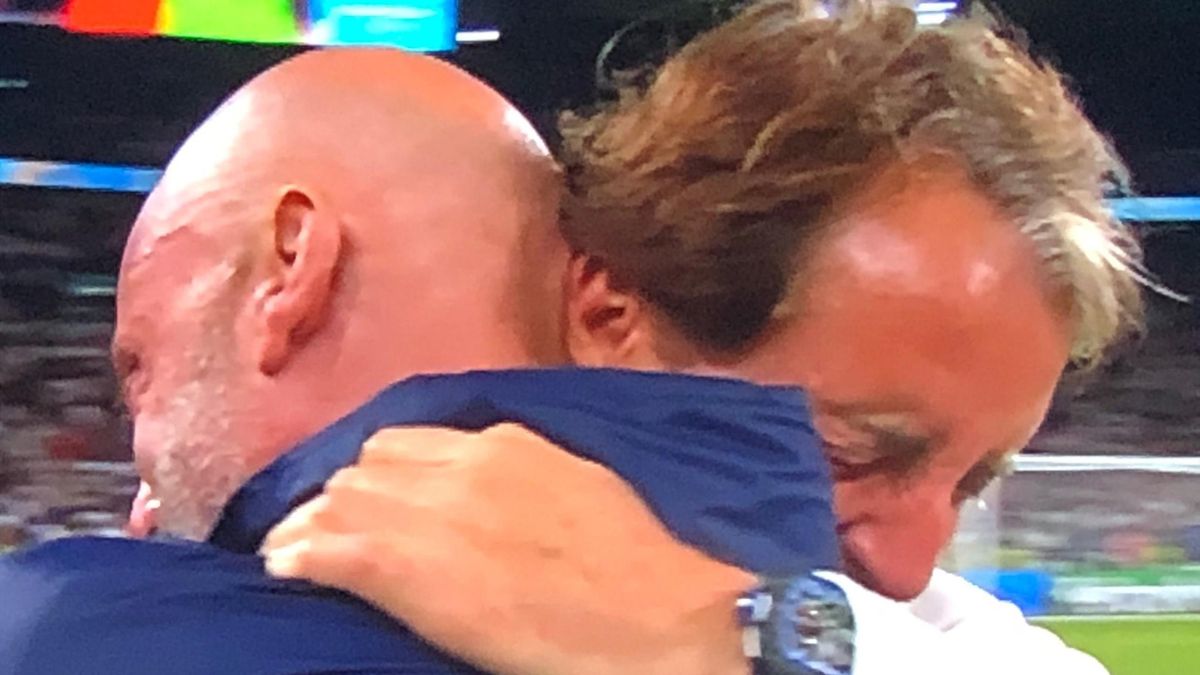 pics Abbraccio Mancini Vialli https www eurosport it calcio euro 2020 2021 euro 2020 italia inghilterra roberto mancini scoppia in lacrime dopo l abbraccio con vialli sto8414994 story shtml