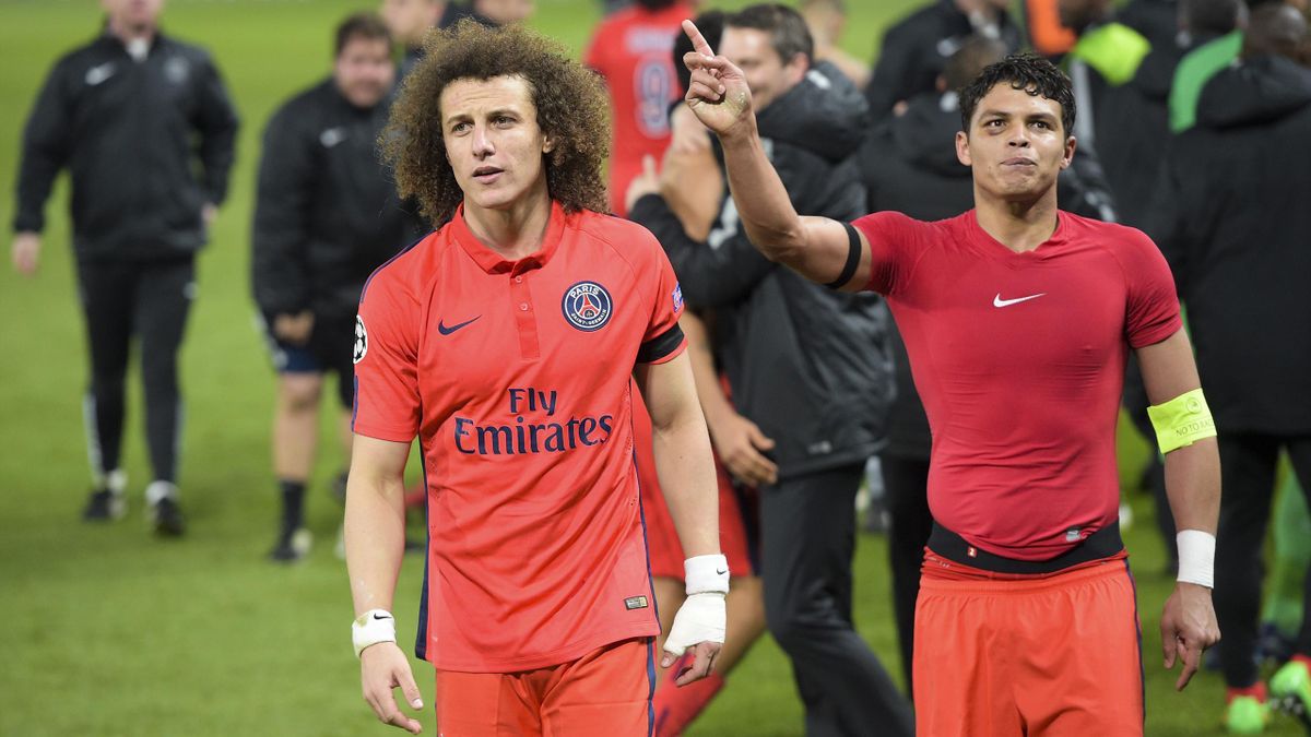 David Luiz et Thiago Silva après la qualification du PSG contre Chelsea (saison 2014-2015)