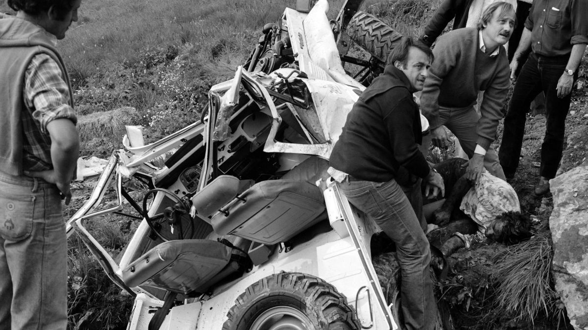 1979 : pendant la journée de repos aux Menuires, les suiveurs ont organisé une course automobile. L’épreuve se termine tragiquement pour Jean Sarrazin, le chauffeur d’Antenne 2, et pour son co-pilote, Luis Ocana.