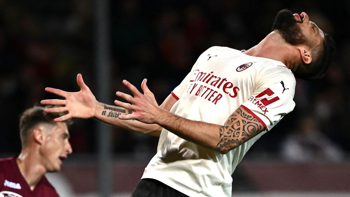 Olivier Giroud reacts during the Italian Serie A football match between Torino and AC Milan
