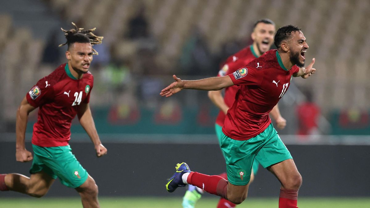 Morocco's forward Sofiane Boufal (R) celebrates after scoring a goal during the Africa Cup of Nations