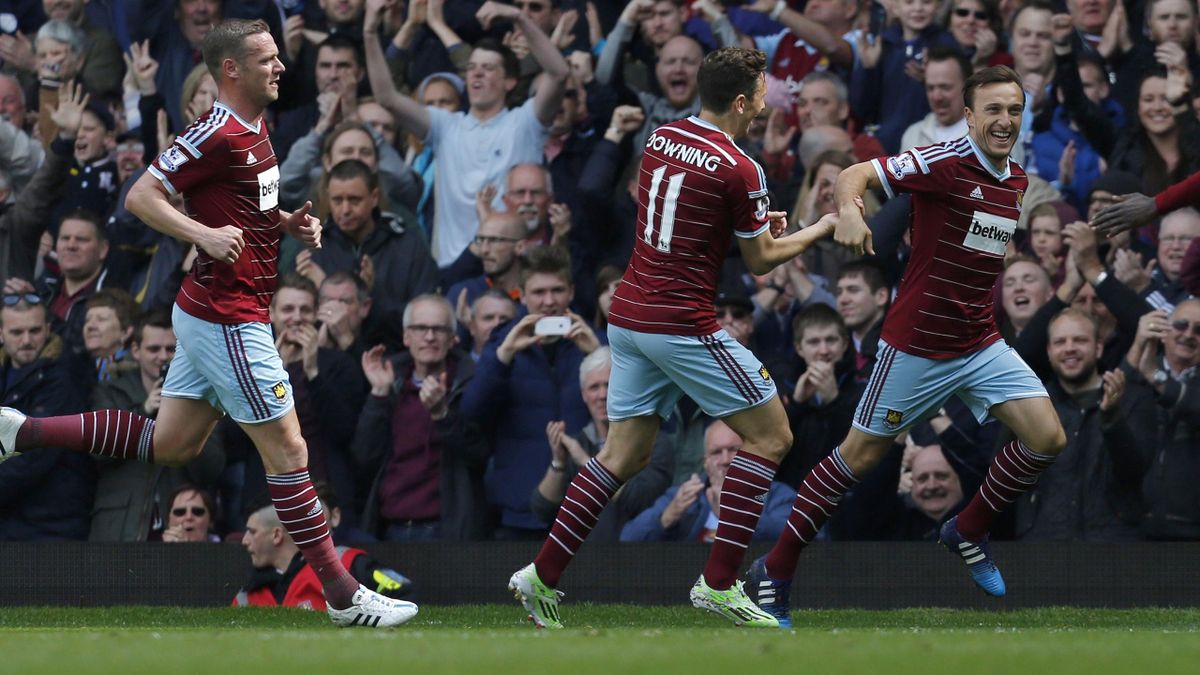 Mark Noble celebrând un gol marcat pentru West Ham United într-un meci cu Brighton
