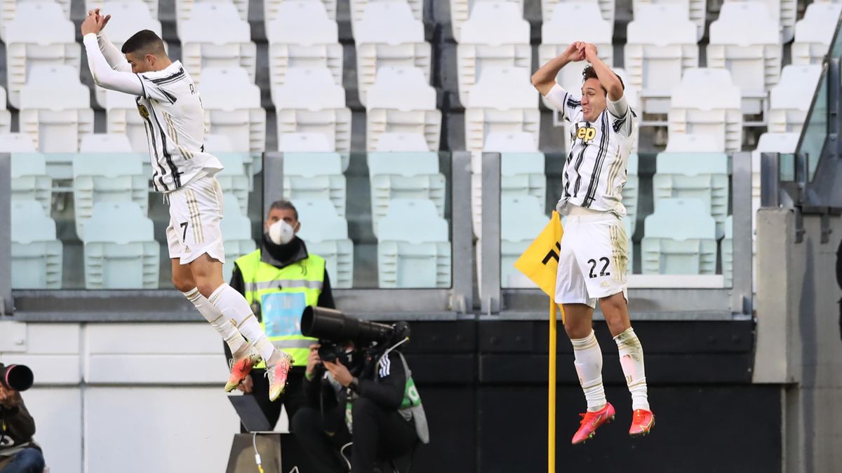 Cristiano Ronaldo e Federico Chiesa esultano dopo il gol in Juventus-Napoli, Getty Images