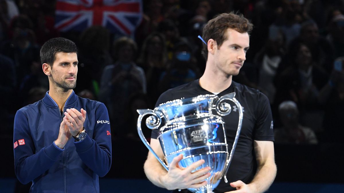 Novak Djokovic et Andy Murray après la finale du Masters 2016