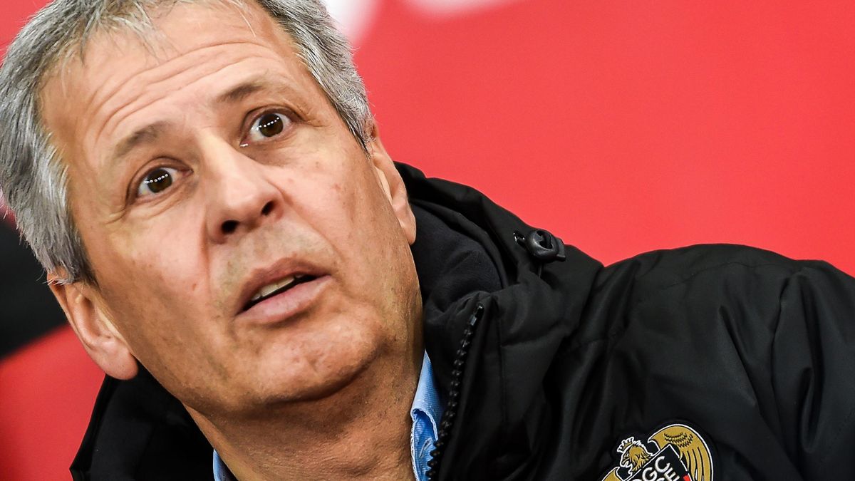 Favre Lacht : Lucien Favre Bei Borussia Dortmund Verargert Uber Trainer Debatte : Diese ist die profilseite des trainers lucien favre.
