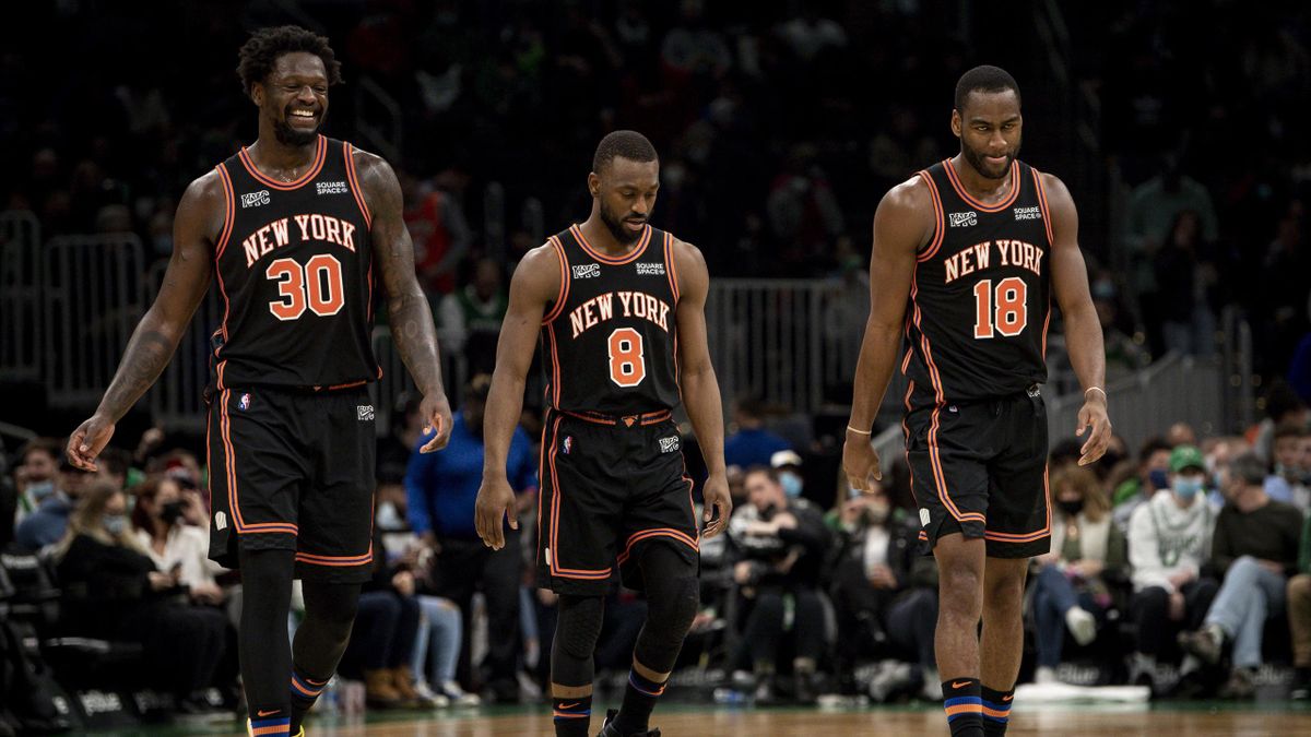 Julius Randle, Kemba Walker et Alec Burks tête basse, lors d'une défaite des Knicks à Boston - 18/12/2021