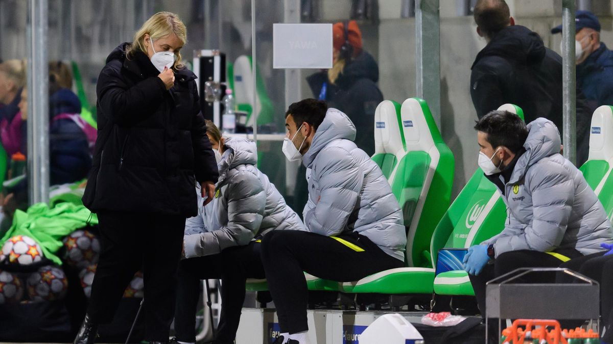 Emma Hayes of Chelsea FC Women looks dejected during the UEFA Women's Champions League group A match between VfL Wolfsburg and Chelsea FC Women at AOK-Stadion on December 16, 2021 in Wolfsburg, Germany.