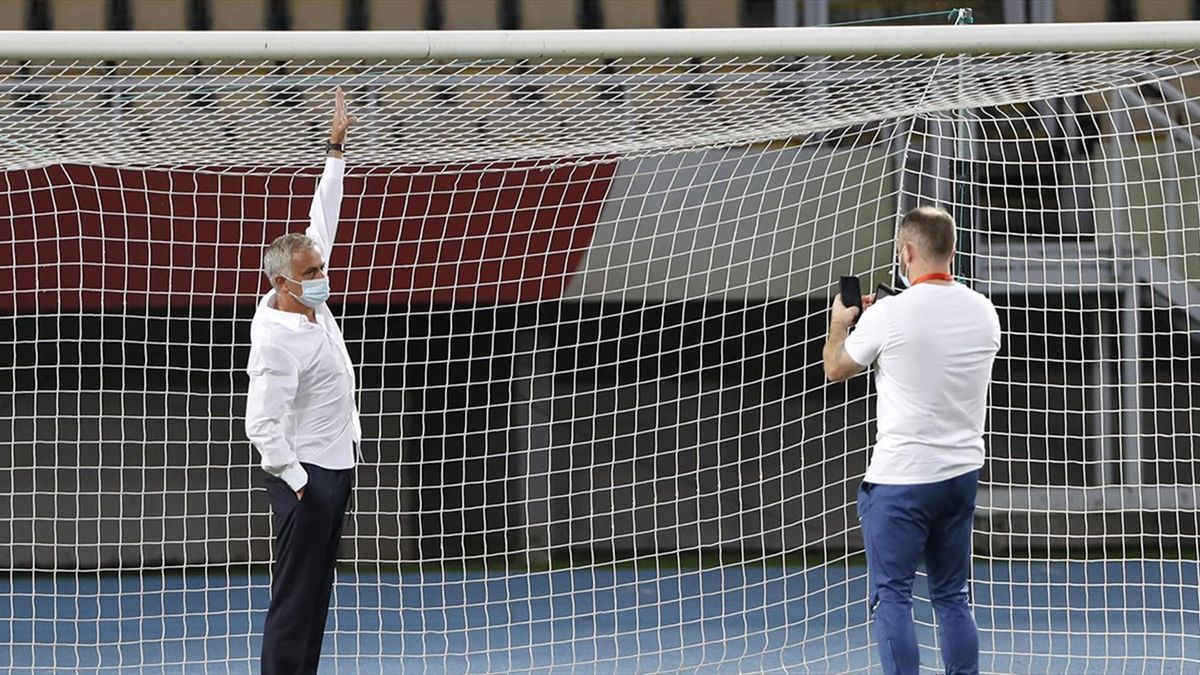 Jose Mourinho a mers personal să verifice dimensiunea porților