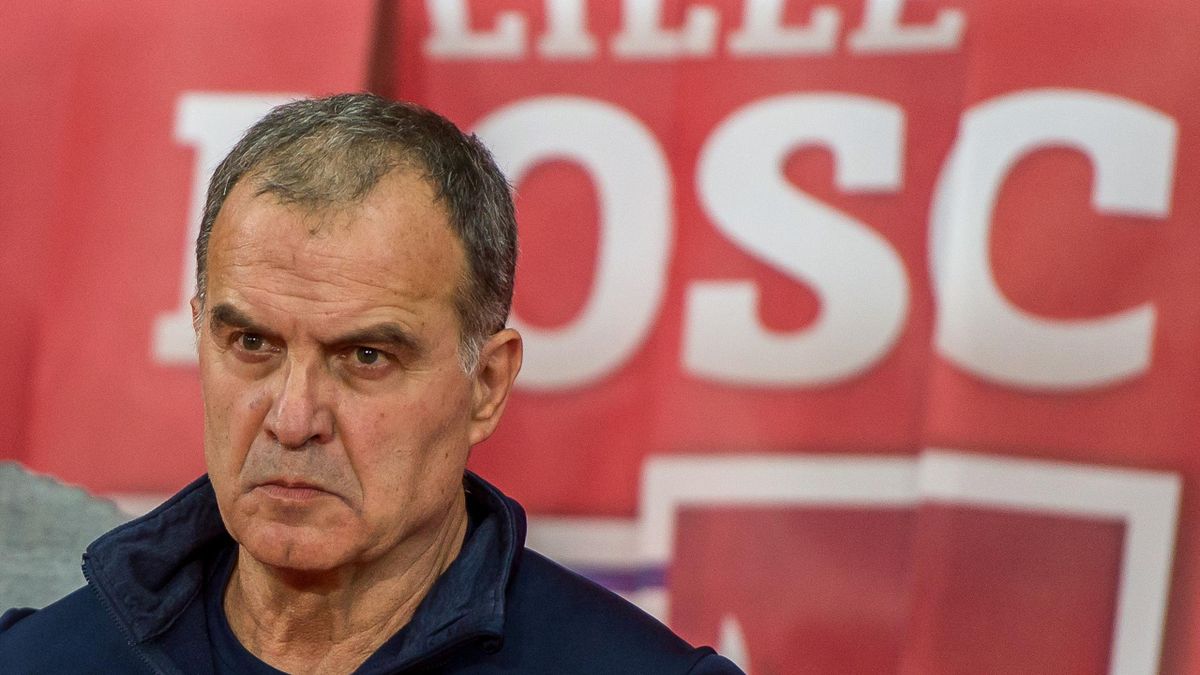 Lille's Argentinian head coach Marcelo Bielsa looks on during the French L1 football match between Lille OSC (LOSC) and Olympique de Marseille (OM) on October 29, 2017 at the Pierre-Mauroy Stadium in Villeneuve d'Ascq, northern France.