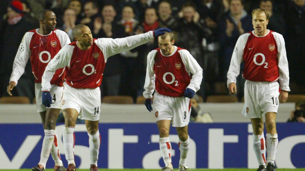 Arsenal's Thierry Henry (2nd L) thanks teammate Fredrik Ljungberg (2nd R) for an assist leading to his second goal against Celta de Vigo as they are joined by Patrick Vieira (L) and Dennis Bergkamp during their Champions League first knockout stage second