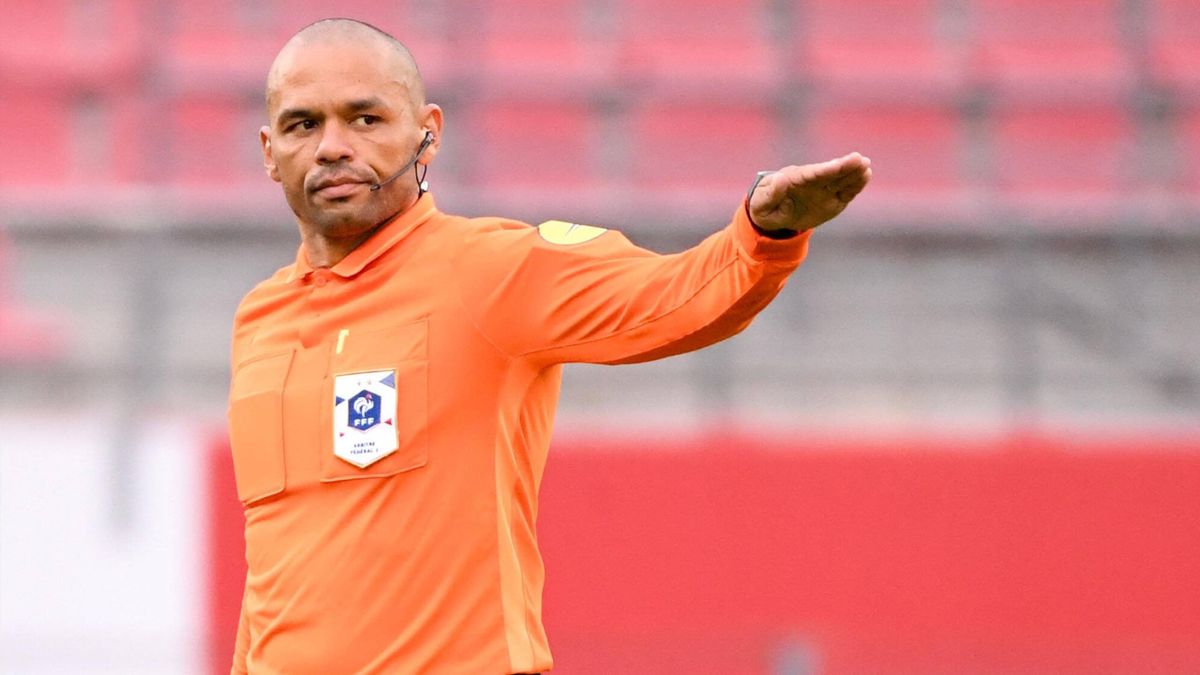 Ligue 1 : Antony Gauthier blessé, l'ex-joueur Gaël Angoula arbitre son ...