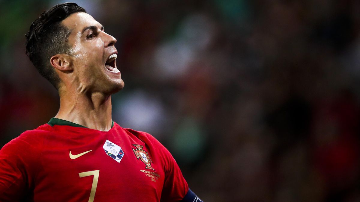 Cristiano Ronaldo festeggia il gol numero 699 in Portogallo-Lussemburgo