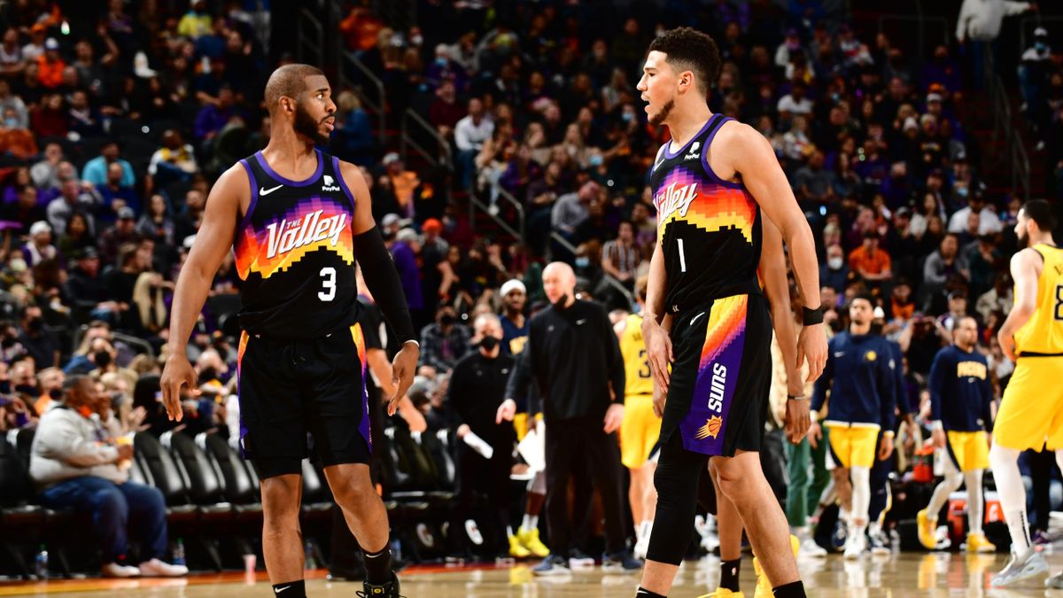 Chris Paul et Devin Booker lors de Phoenix Suns - Indiana Pacers en NBA