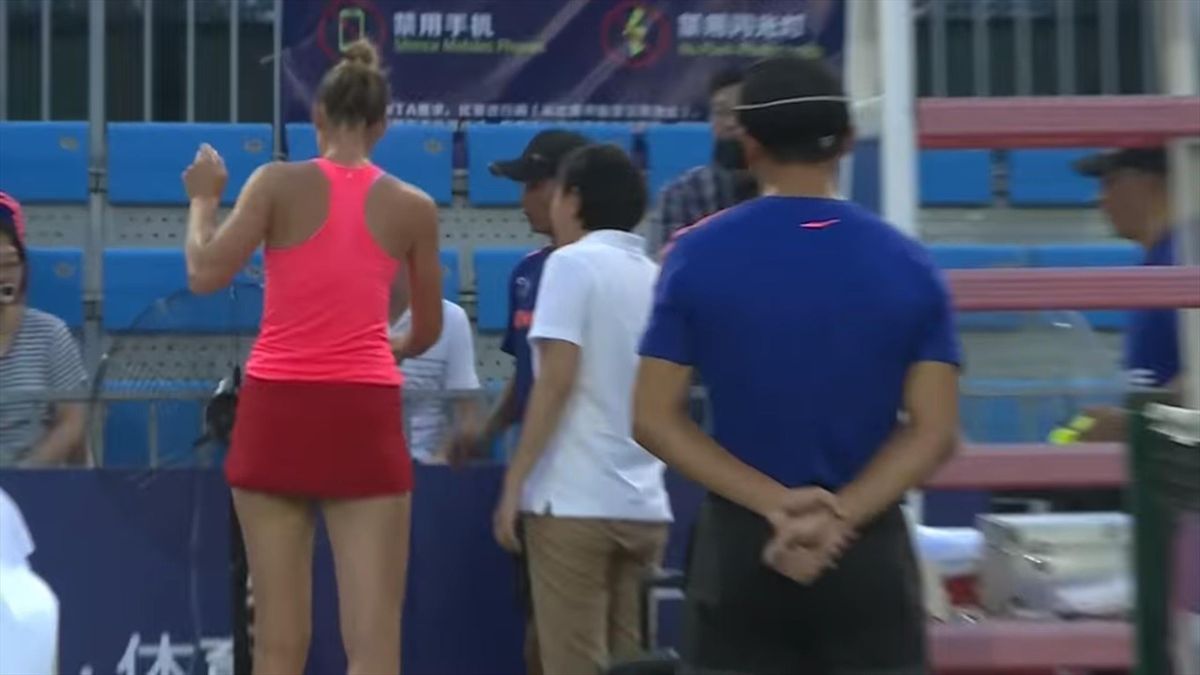 Кристина Плишкова травмировала палец при попытке подвинуть вентилятор и снялась с матча