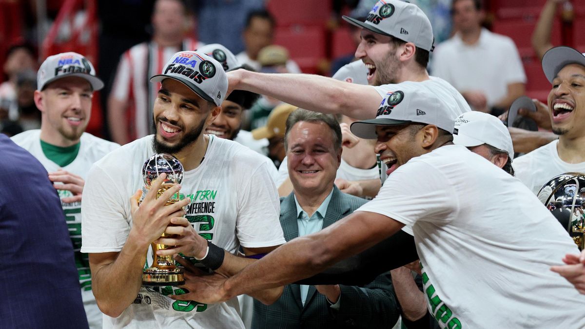 Tatum et les Celtics ont battu Miami et filent en finale.