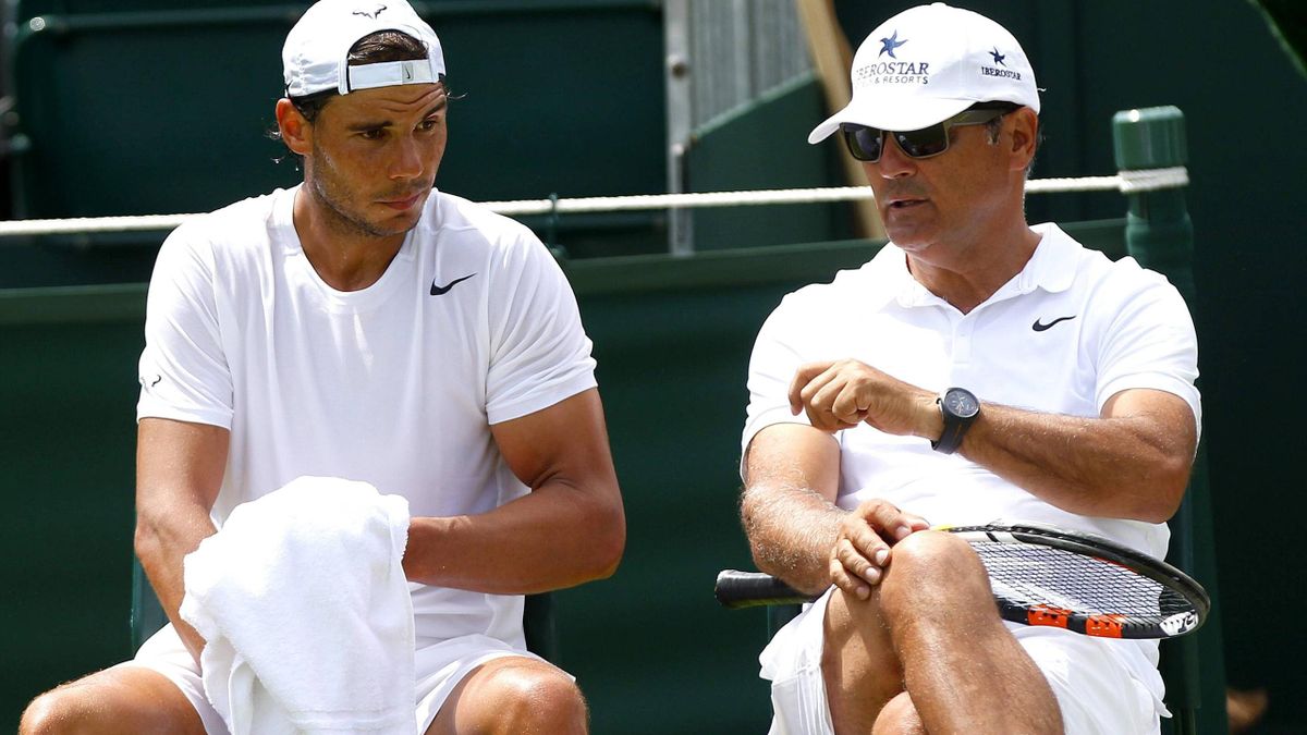 Rafael Nadal (li.) im Gespräch mit Trainer und Onkel Toni Nadal (re.)