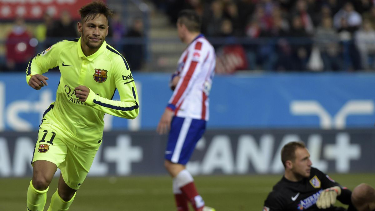Неймар забивает в матче Кубка Испании «Атлетико» – «Барселона»