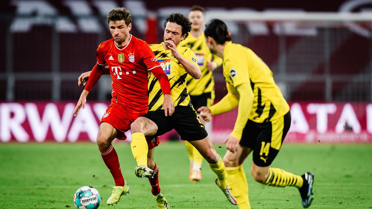 Thomas Müller (links; FC Bayern) im Spiel gegen Borussia Dortmund
