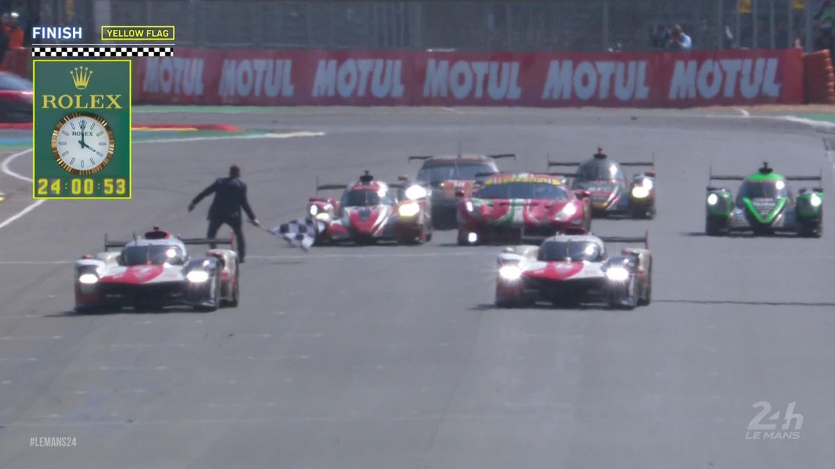 24 hr Le Mans -hot for the flag in the finish line