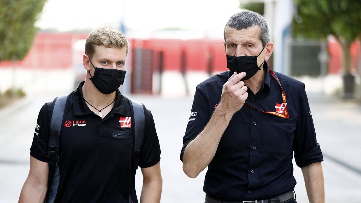 Haas-Pilot Mick Schumacher (links) mit Teamchef Günther Steiner