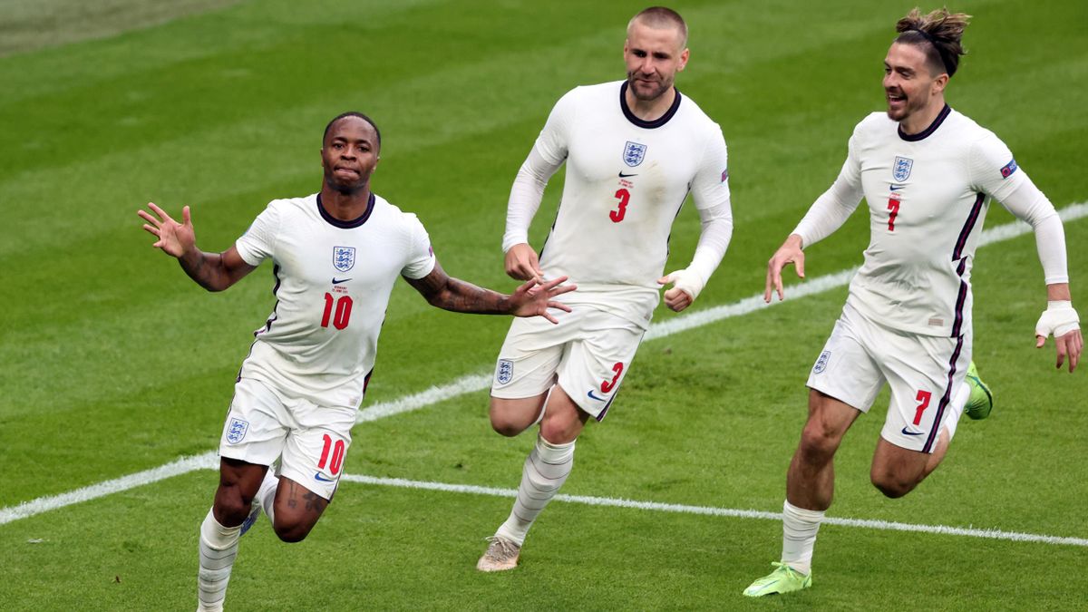 Raheem Sterling of England celebrates scoring his goal with Luke Shaw and Jack Grealish during the UEFA Euro 2020 Championship Round of 16 match between England and Germany