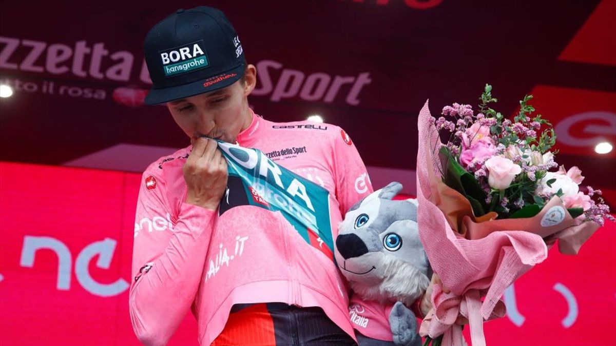 Jai Hindley vom Team Bora-hansgrohe im Rosa Triko des Giro d'Italia