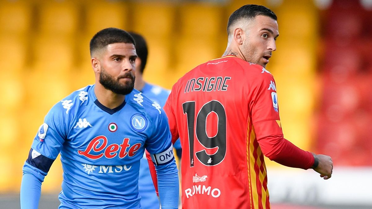 Lorenzo (L) and Roberto Insigne faced off as Napoli faced Benevento