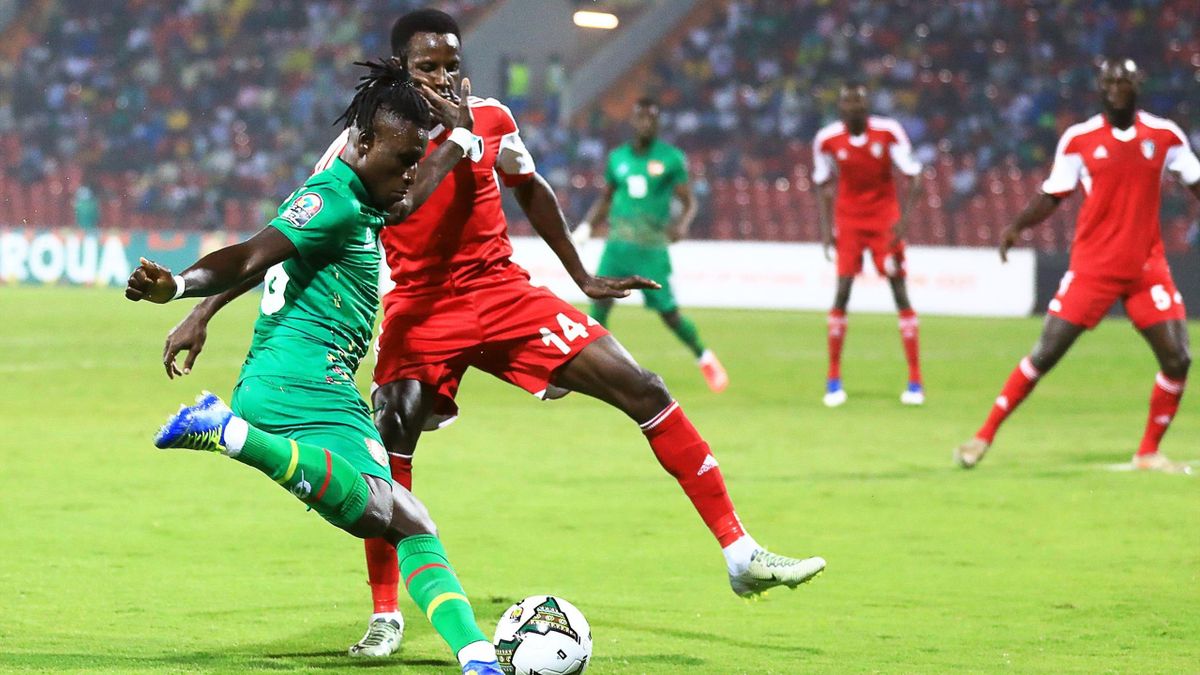 Guinea-Bissau's forward Piqueti (L) fights for the ball with Sudan's midfielder Mohamed El-Rasheed during the Group D Africa Cup of Nations (CAN) 2021 football match between Sudan and Guinea-Bissau at Stade Roumde Adjia in Garoua on January 11, 2022