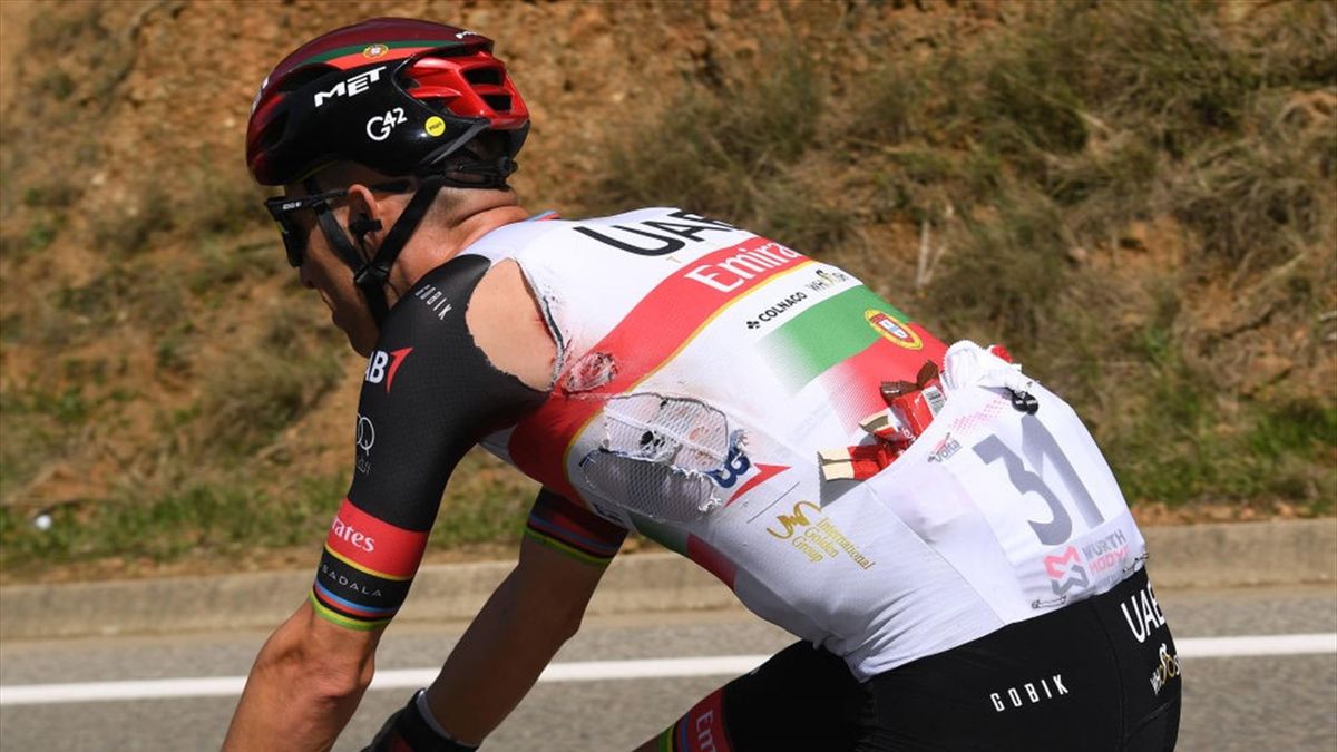 Alberto Rui Costa dopo una caduta (causa moto) alla Volta a Catalunya 2021 - tappa 1 - Getty Images