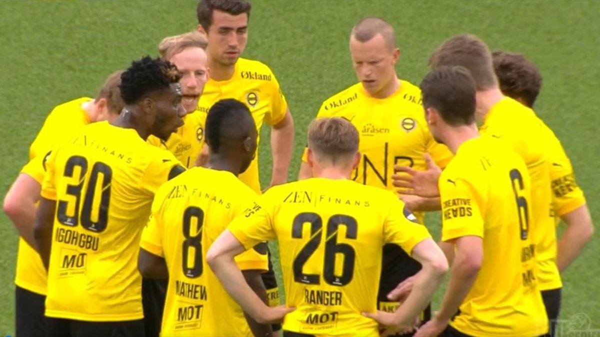 Gjermund Åsen samlet LSK-spillerne i en slags timeout rett etter Godsets 2-0-mål