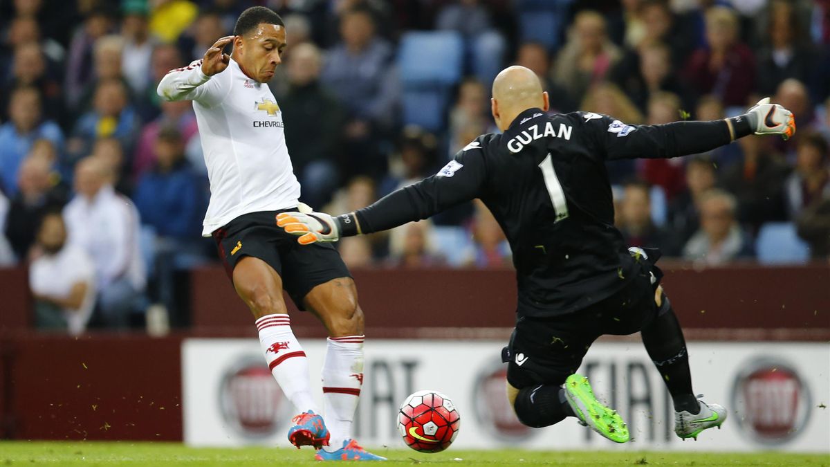 Manchester United's Daley Blind backs Memphis Depay to ...