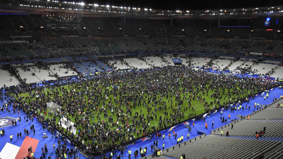 Parigi Sotto Attacco Oltre 100 Morti E Spettatori Bloccati Allo Stadio Eurosport