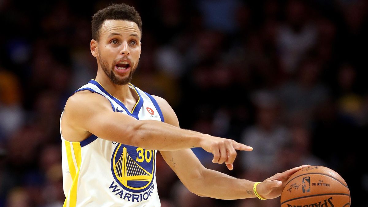 Nba Curry Fanfaronne Pour Son Retour Lebron Chute Pour Son Anniversaire Eurosport