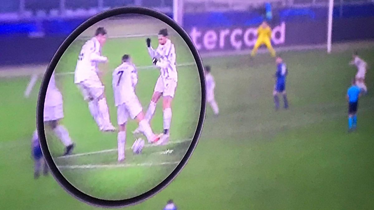 L'errore macroscopico di Cristiano Ronaldo sulla punizione di Oliveira, Twitter