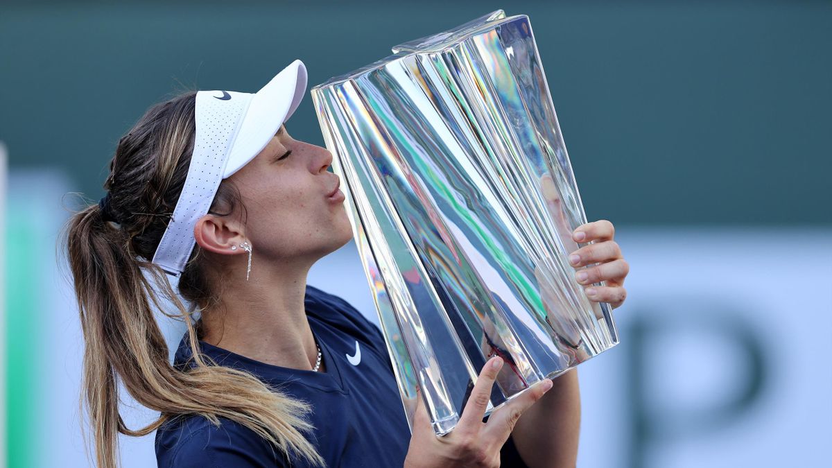 Paula Badosa besa el título de campeona en Indian Wells