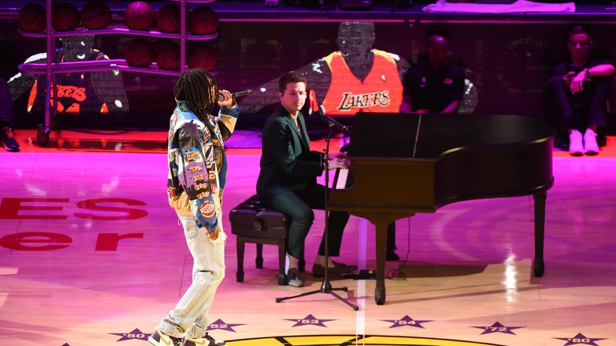 Nba La Lakers Nation Pleure Et Honore Kobe Bryant Au Staples Center Eurosport