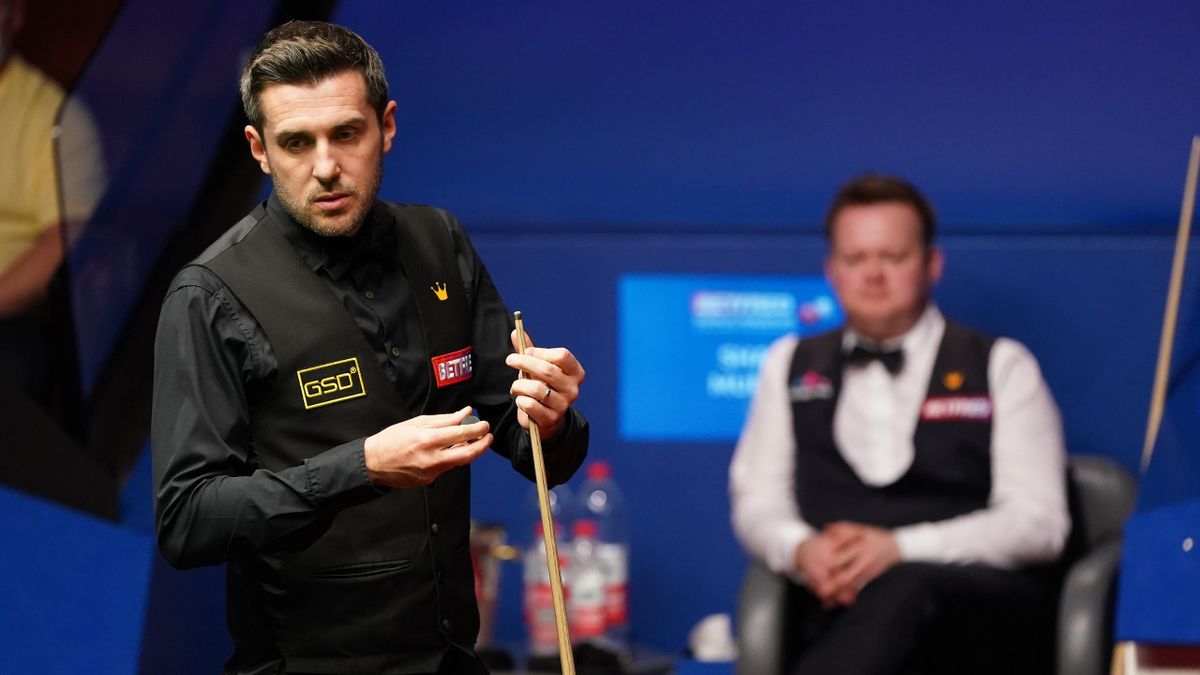 Mark Selby leads Shaun Murphy in the World Snooker Championship final