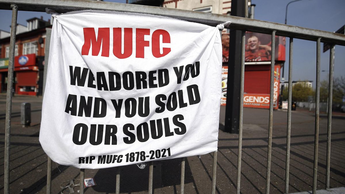 Manchester United: Fans protestieren gegen die Super League