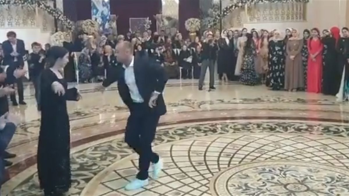 denis glushakov tancuet lezginku na