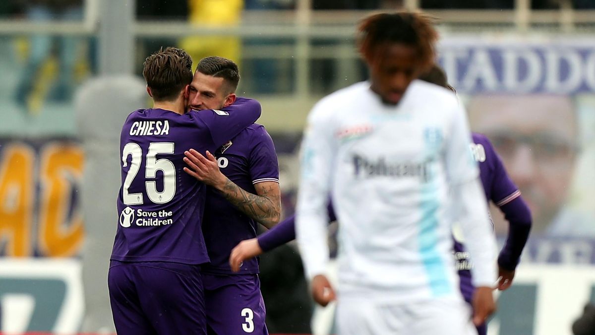 Fiorentina-Chievo Verona, Serie A 2017-2018: Cristiano Biraghi esulta con Federico Chieva dopo aver realizzato il gol dell'1-0 al 6' (Getty Images)
