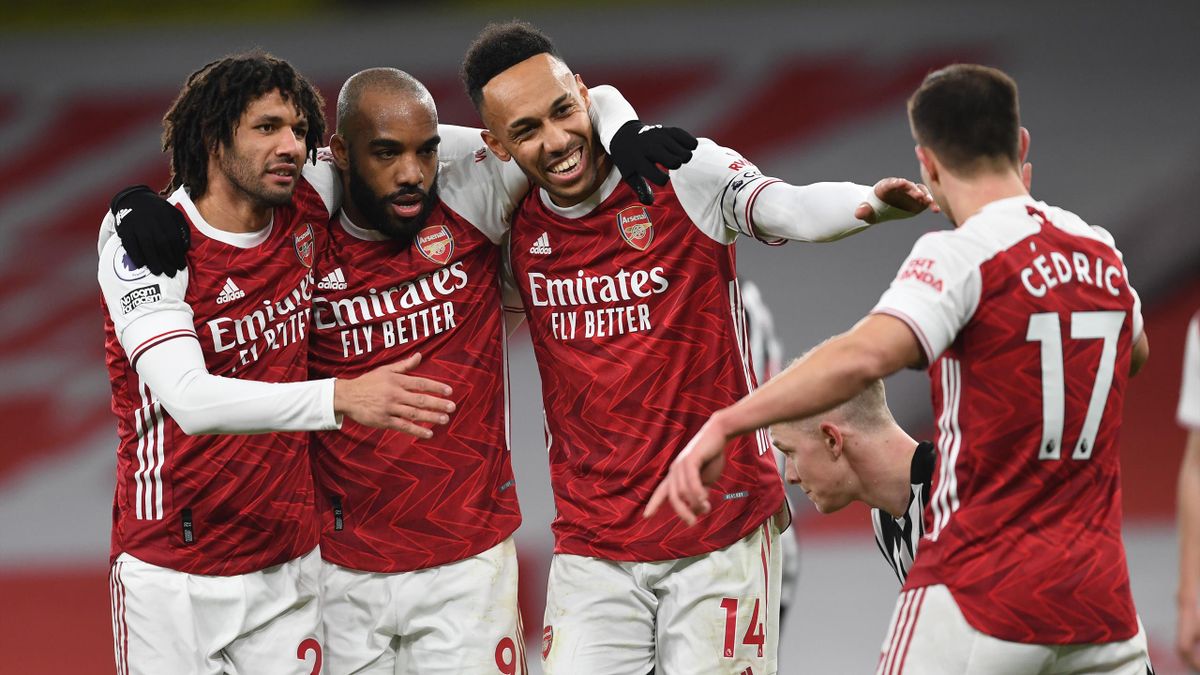 Pierre-Emerick Aubameyang (R) celebrates scoring the third Arsenal goal with Mo Elneny (L), Alex Lacazette (2L), and Cedric (R) during the Premier League match between Arsenal and Newcastle United