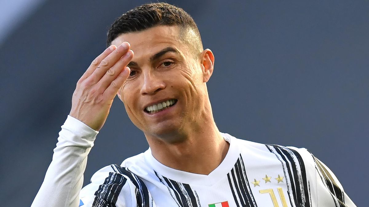 Cristiano Ronaldo gestures during Juventus' match with Napoli in Serie A