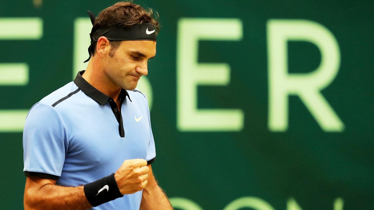 Roger Federer celebra su victoria frente a Khachanov en semifinales de Halle