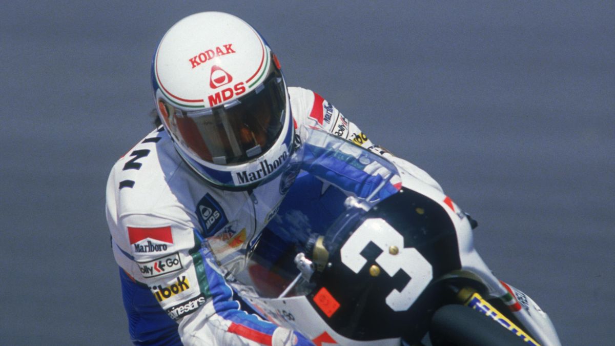 Fausto Gresini in sella alla Garelli, la moto con la quale vinse i suoi due Mondiali in 125 (1985  e 1987)