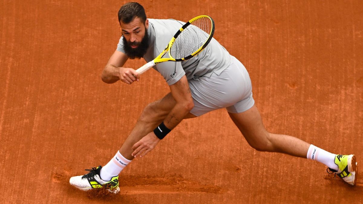 Benoit Paire of France plays a forehand against Soonwoo Kwon of South Korea during day 1 of the ATP500 Barcelona Open Banc Sabadell at Real Club De Tenis Barcelona on April 18, 2022.