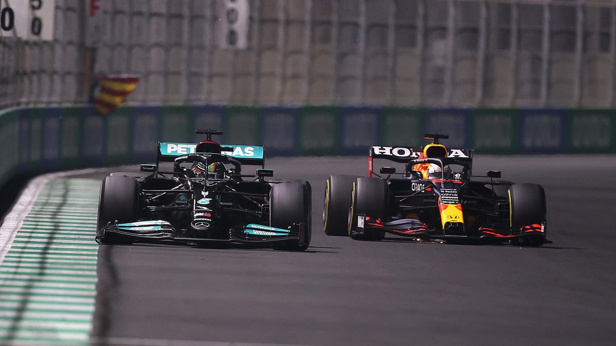 Lewis Hamilton și Max Verstappen în Marele Premiu al Arabiei Saudite