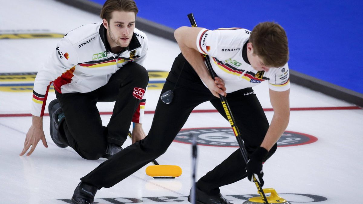 Skip Sixten Totzek (links) und Deutschland haben die Olympia-Qualifikation verpasst
