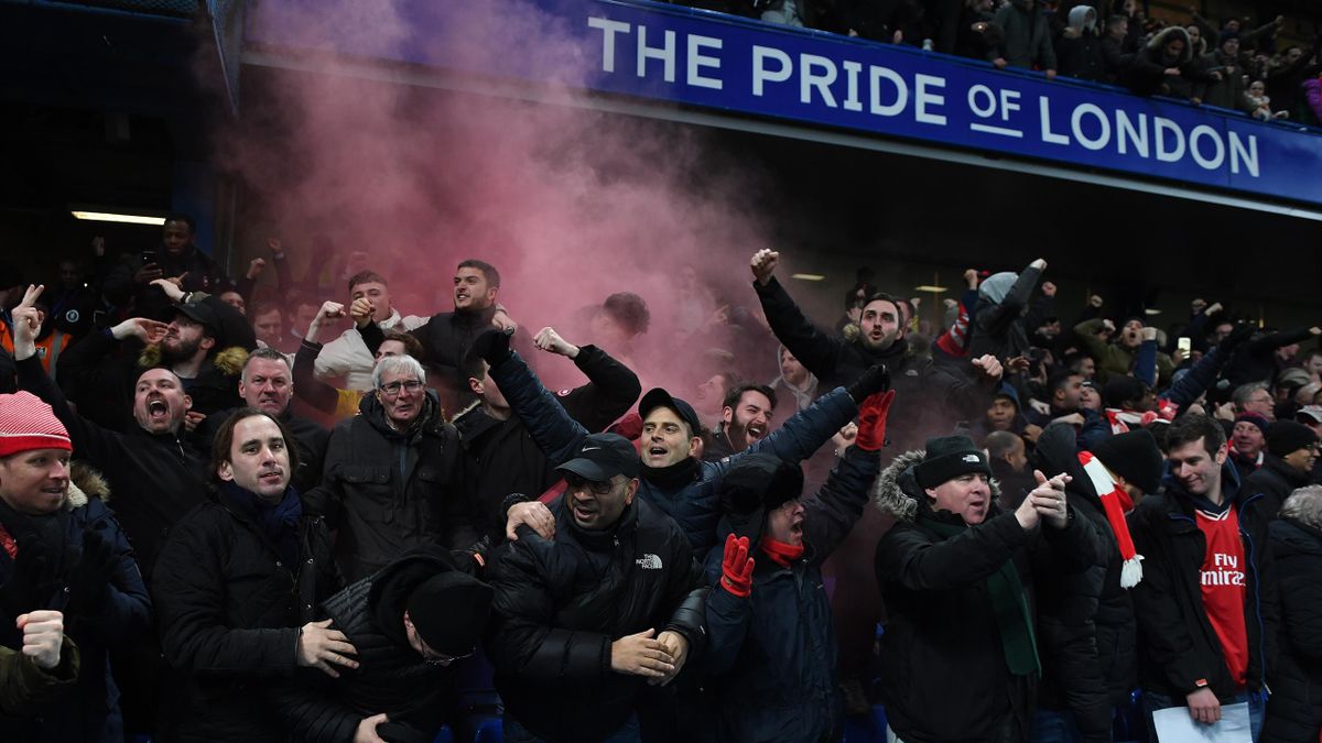 fanaty chelsi ispolnyali antisemitskie