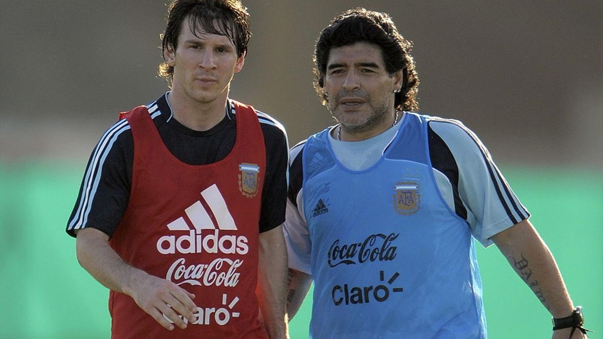 Leo Messi și Diego Maradona, în timpul unui antrenament al naționalei Argentinei